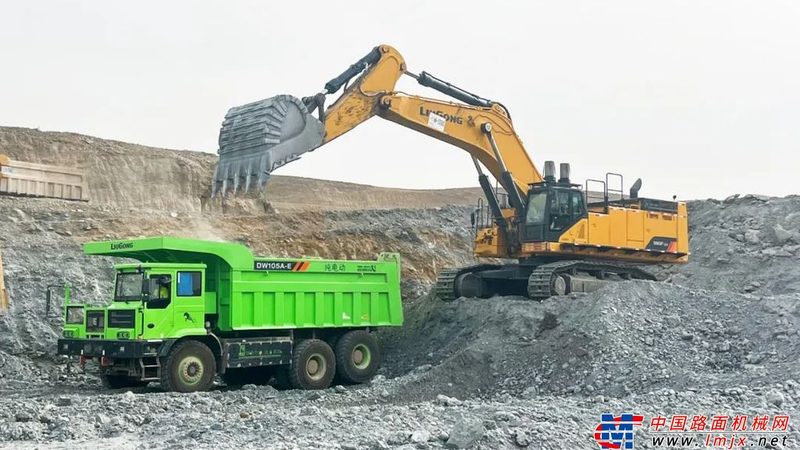 租赁设备的质量直接关系到工程进度和安全。用户在选择设备时，应关注以下方面：